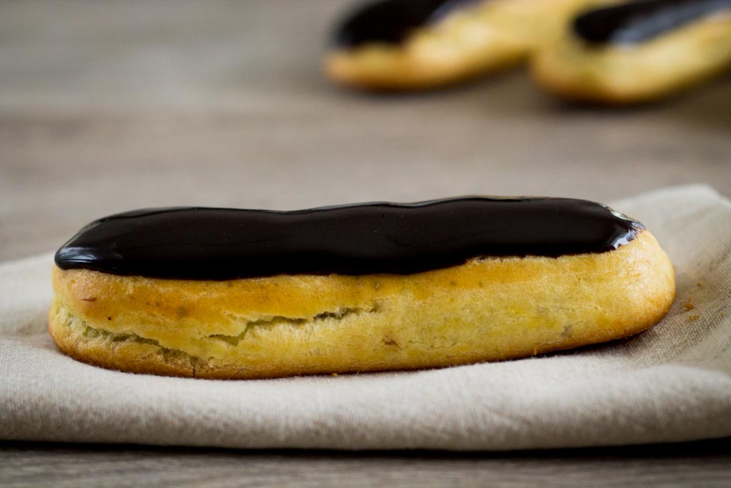 eclair au chocolat eclair au chocolat