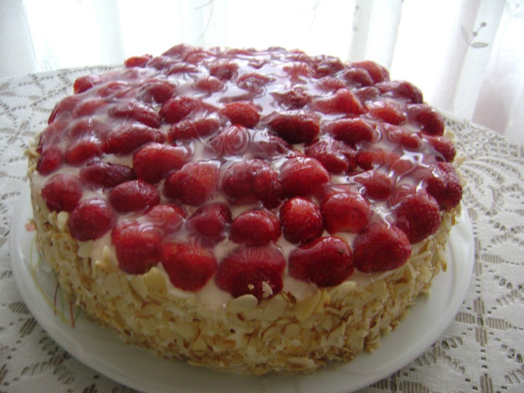 Gâteau aux fraises et amandes2