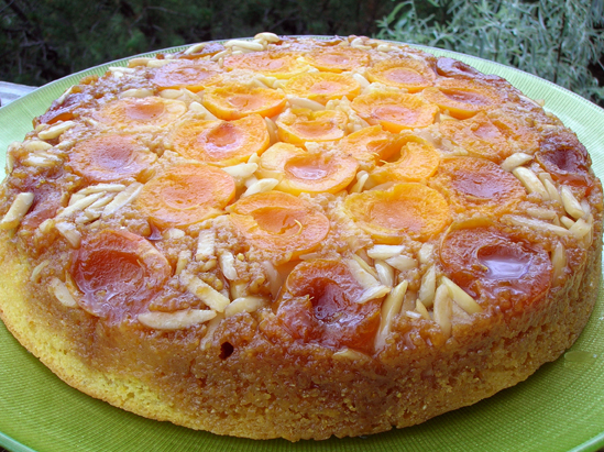 Gâteau renversé à l'abricot et aux amandes
