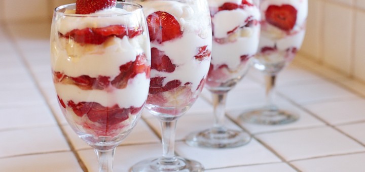 GÂteau LÉger Au Fromage Blanc Et Aux Fraises Et Myrtilles Gâteaux And Délices 