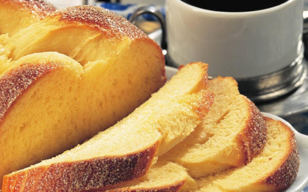 Brioche Tressée Moelleuse à La Mie Filante – Gâteaux & Délices